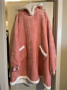 Sherpa Fleece Hoodie Blanket - Oversized Pink